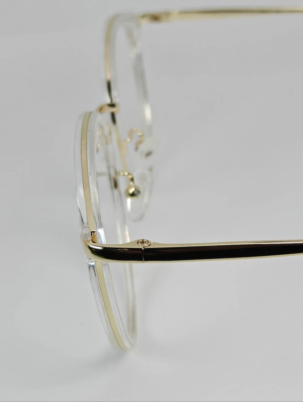 Hollie. Clear Gold. Metal And Acetate Frame.  Round Women's Eyeglasses
